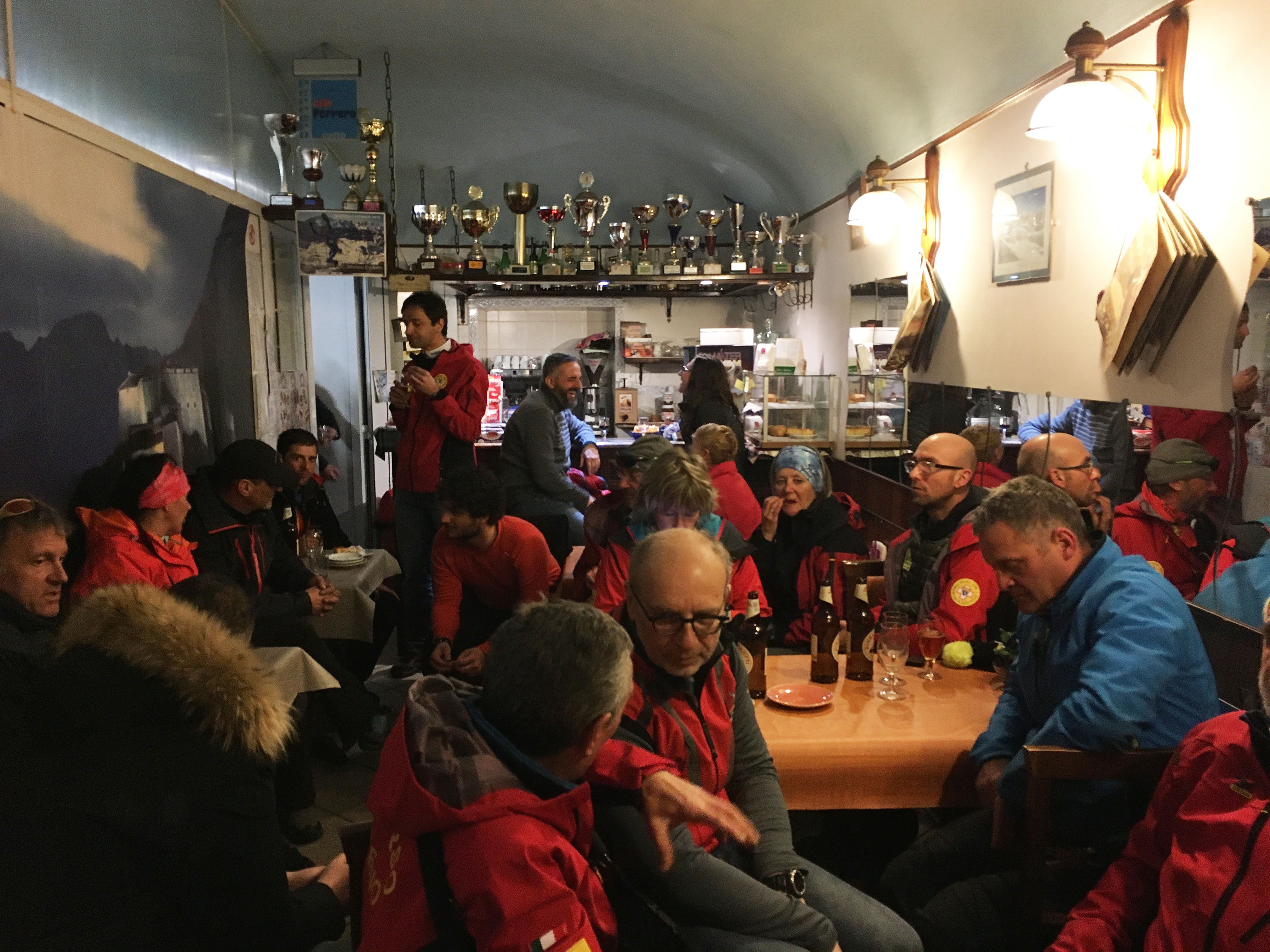 Lively après ski sessions at Exilles’ Café il Forte saw plenty of new friendships – and
ski partnerships – formed.