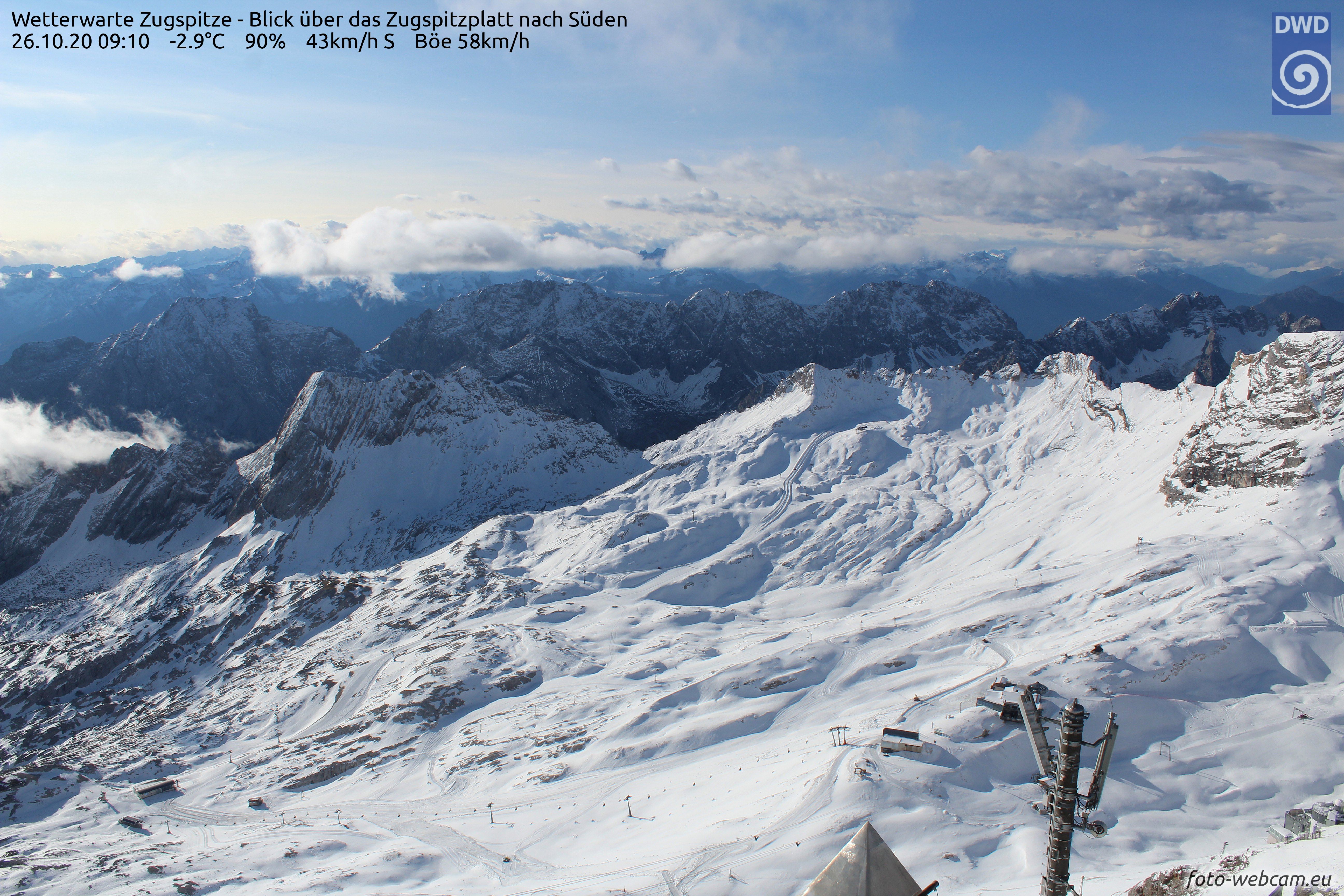 More to the east, like here on the Zugspitze, it will remain dry and mostly sunny this morning. The clouds will come in during the afternoon