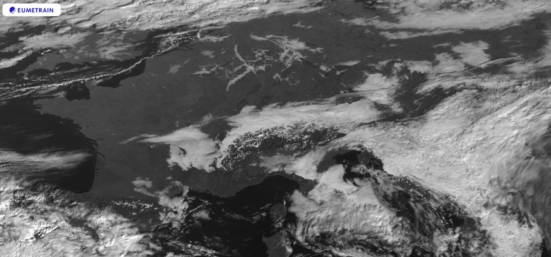 Een satellietbeeld van gisteren. Aan de noordkant veel laaghangende bewolking.