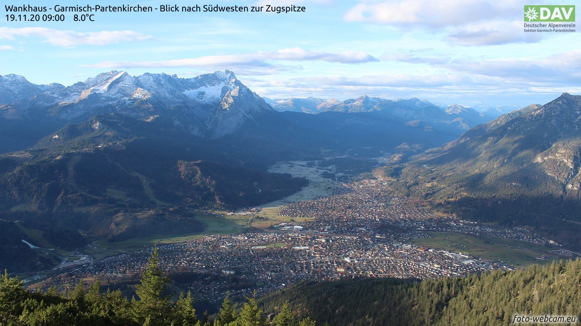 From the northwest, clouds with precipitation are moving over the Alps. The approaching cold front with clouds and precipitation is also visible here in Garmisch