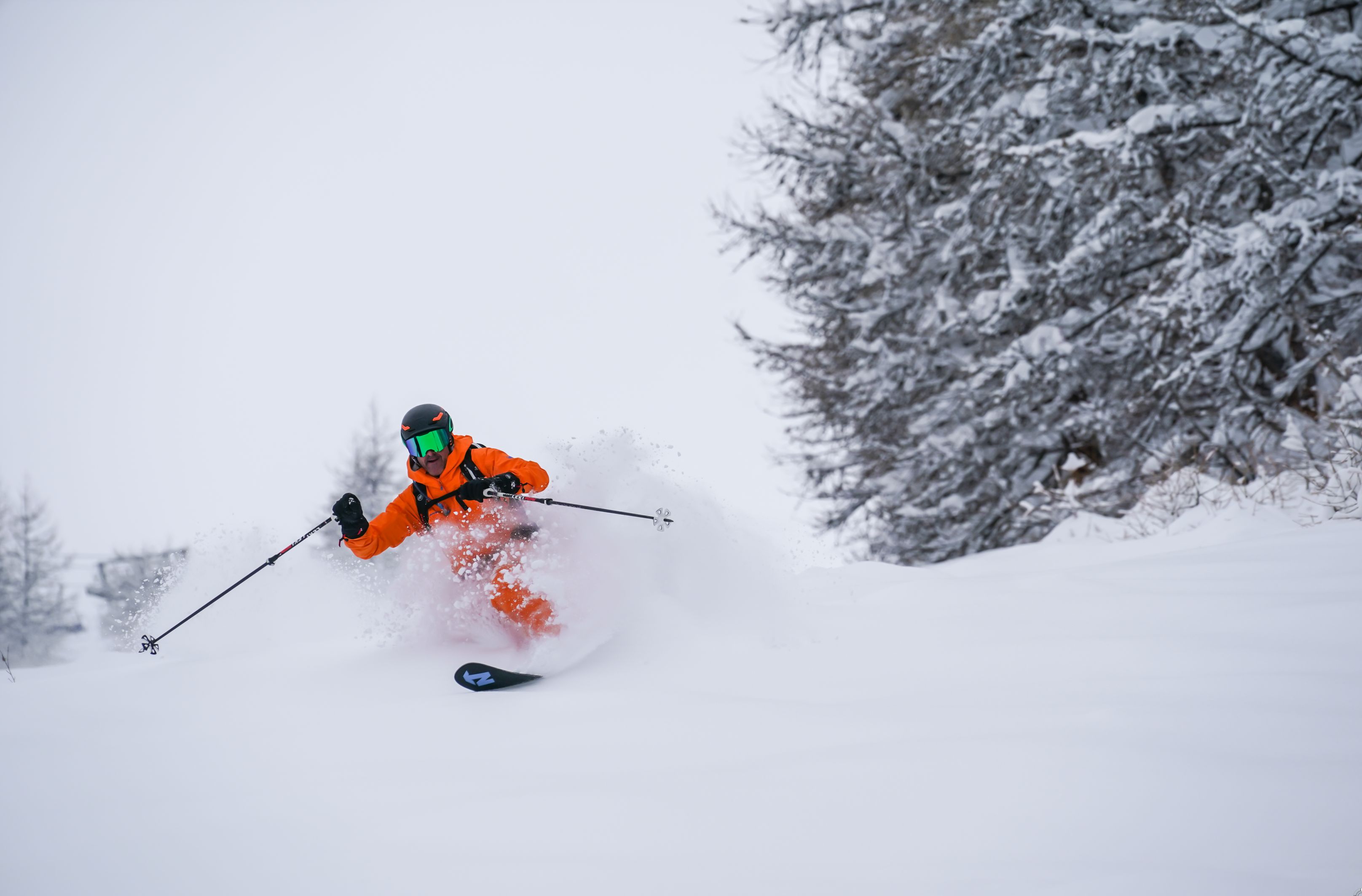 Goede sneeuw op de pistes van het gesloten skigebiedje van Pelvoux (f) 