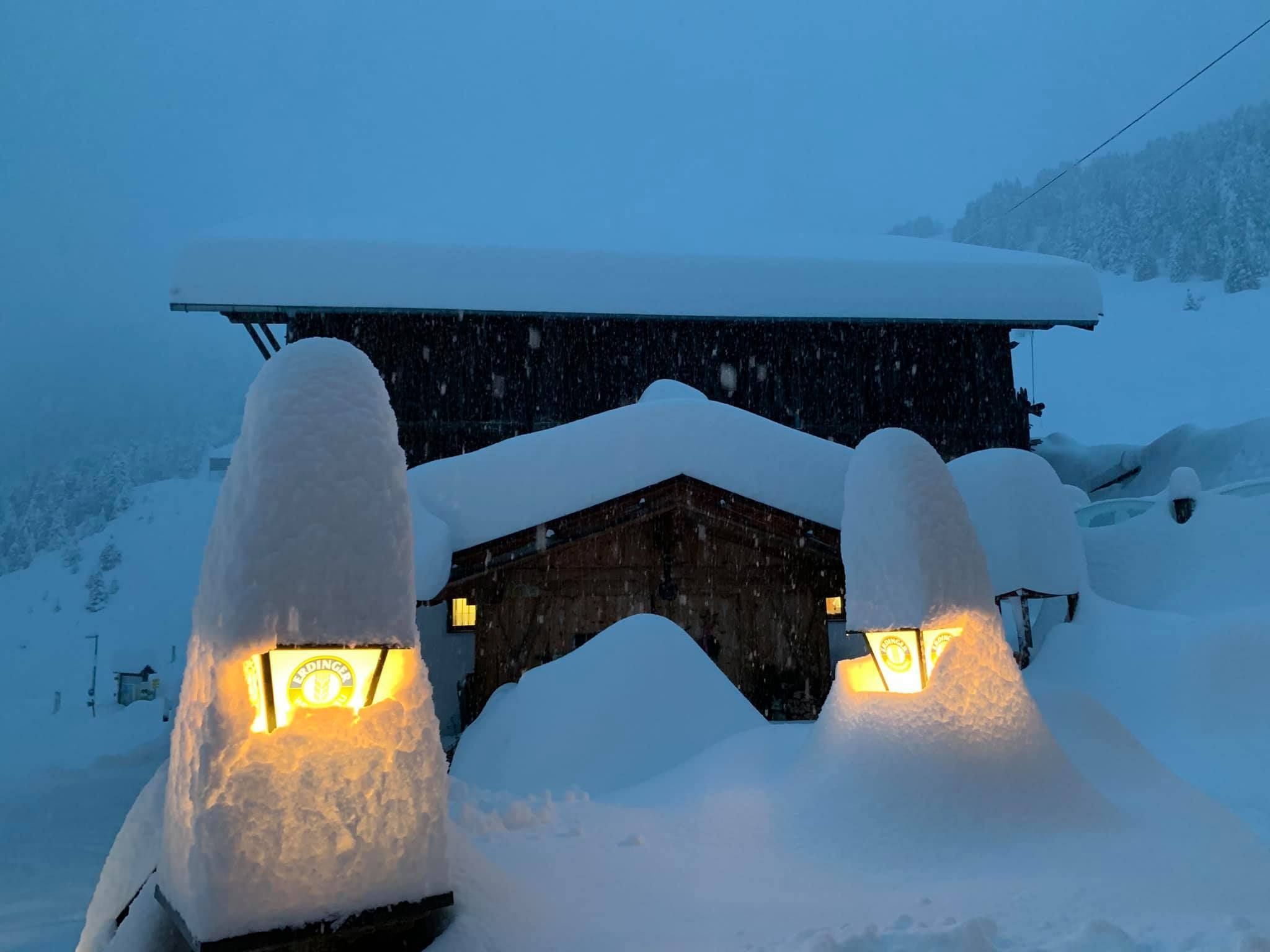 Also plenty of snow in the northern parts of Tyrol, like here in Praxmar (Sellrain) (FB Alpengasthof Praxmar)