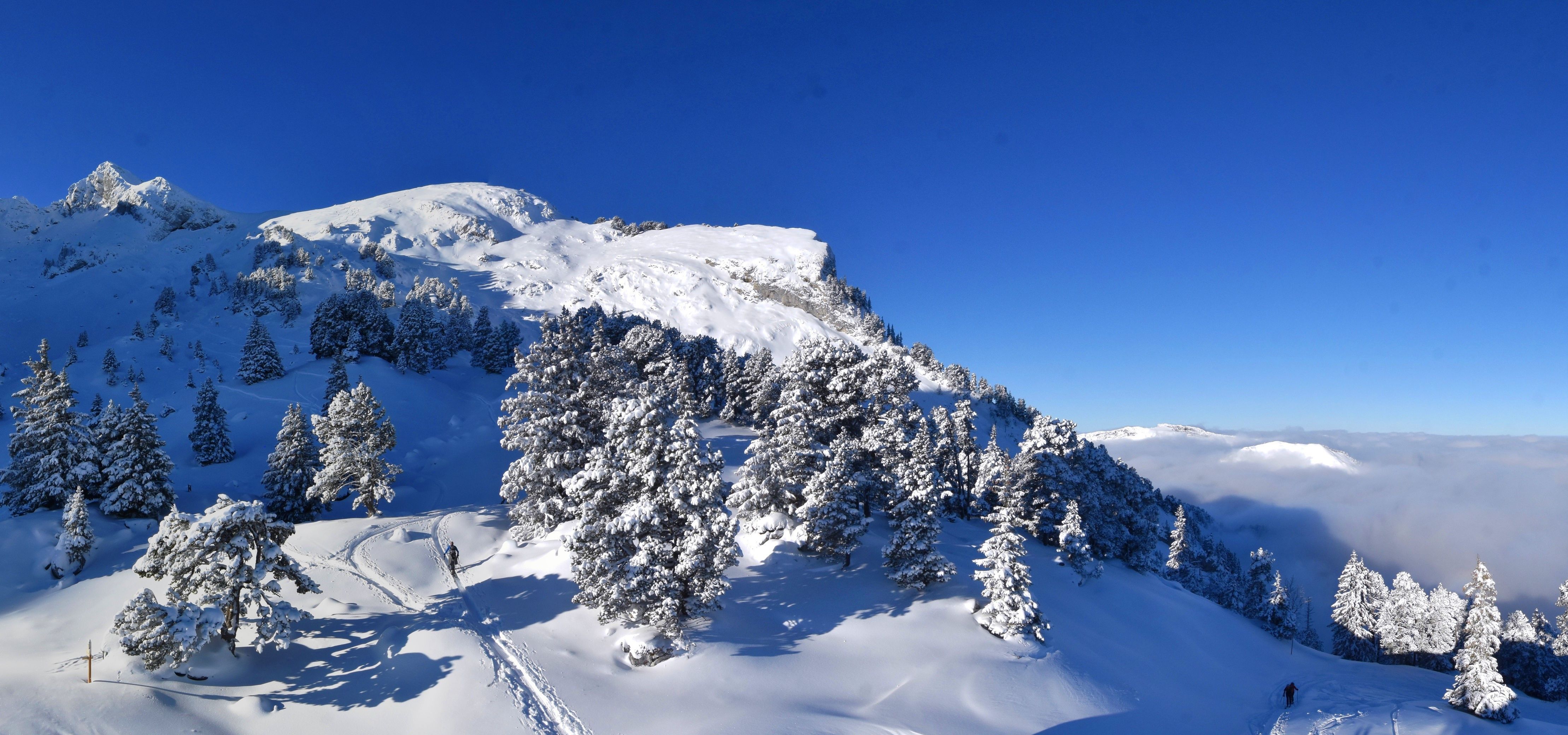 Perfect ski touring conditions yesterday after the snowfall in France, like here in La Sambuy