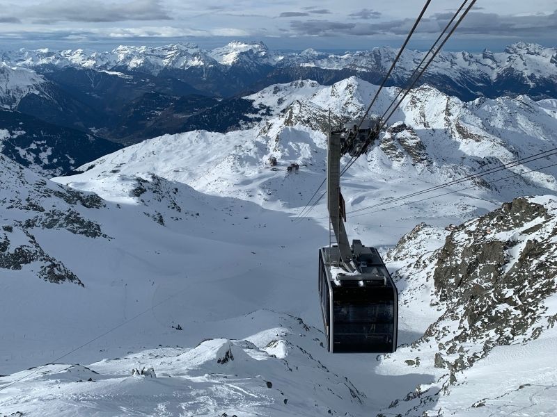 Boven de 2000 meter ligt er in Wallis een sneeuwdek, maar offpiste mogelijkheden zijn nog erg beperkt (ctm)