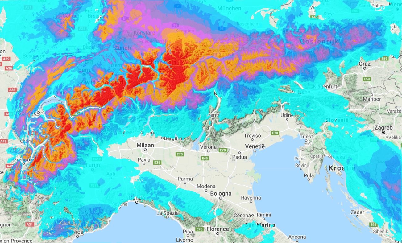 De sneeuwkaart kleurt mooi rood voor de Noordalpen