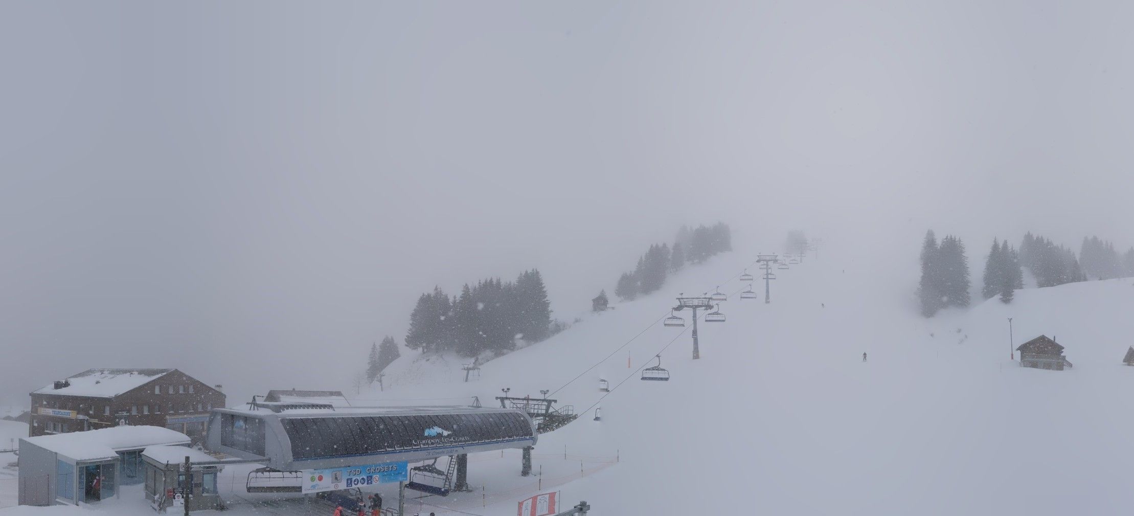Up to 20 cm of snow possible for areas such as Les Portes du Soleil (roundshot.com)