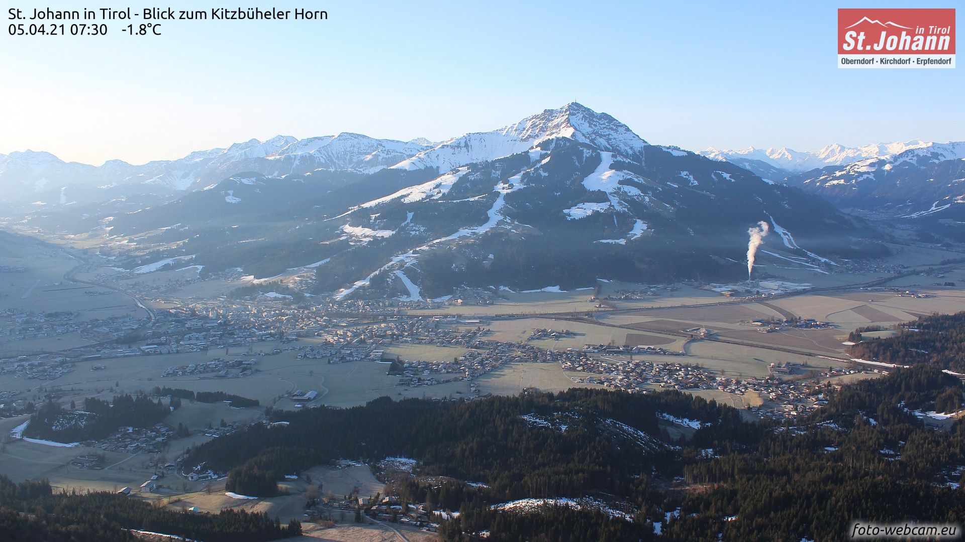 Een frisse start van de dag in Sankt Johann in Tirol, vanaf morgen is het hier weer wit (foto-webcam.eu)