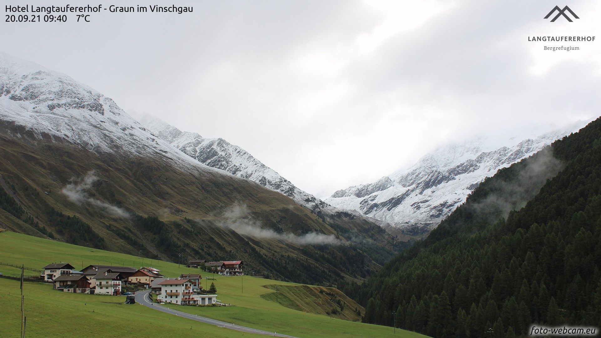 Around the main alpine ridge the snow line is quite high, as here in the Langtaufertal (Italy)