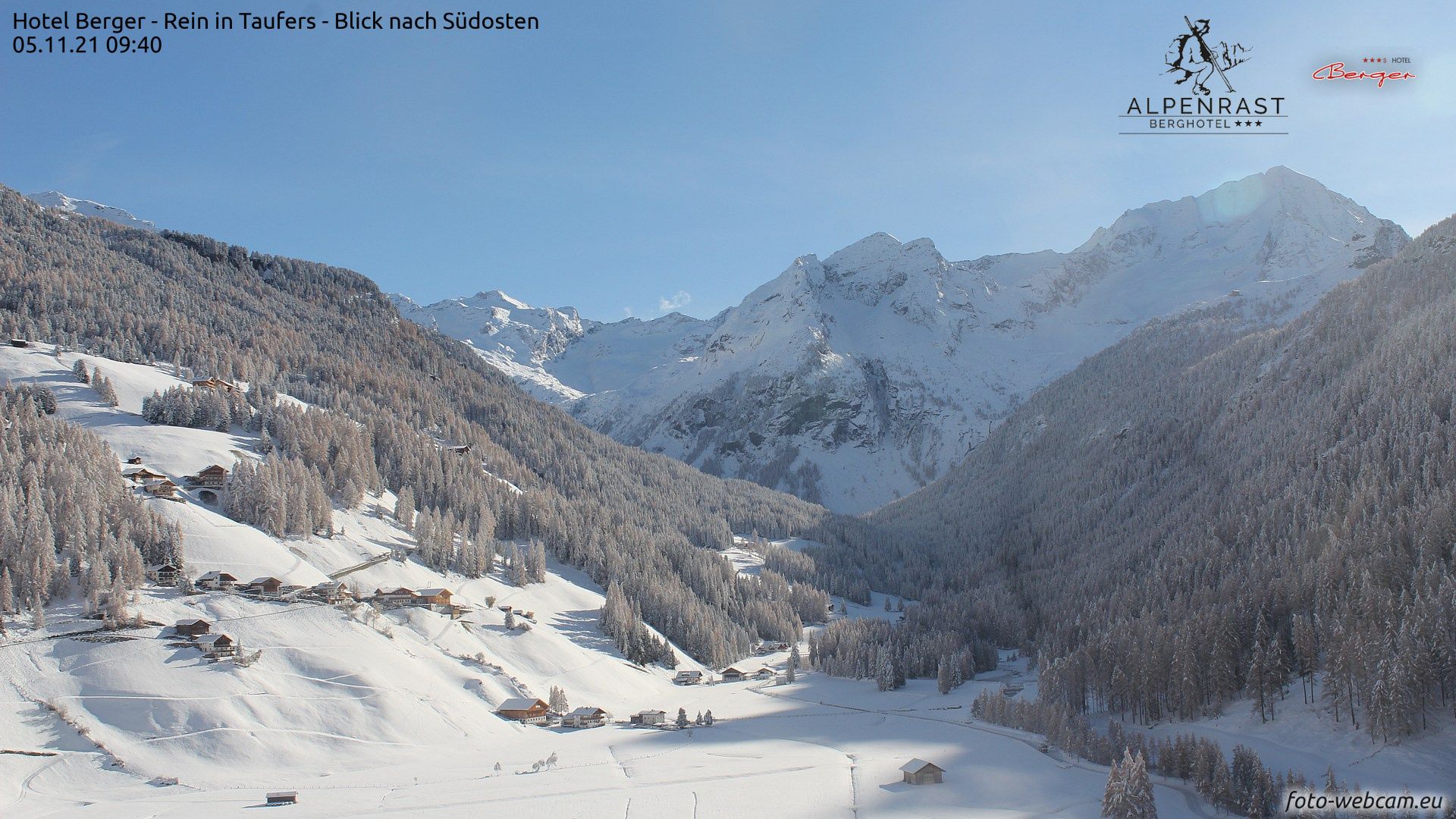Zonnige en winterse condities tot in de hooggelegen dalen deze ochtend, zoals hier in Rein in Taufers (foto-webcam.eu)