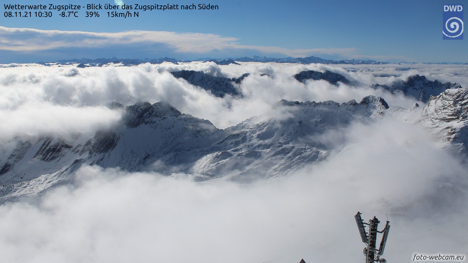 Some clouds on the north side as a result of a weak cold front, higher up still sunny (foto-webcam.eu)