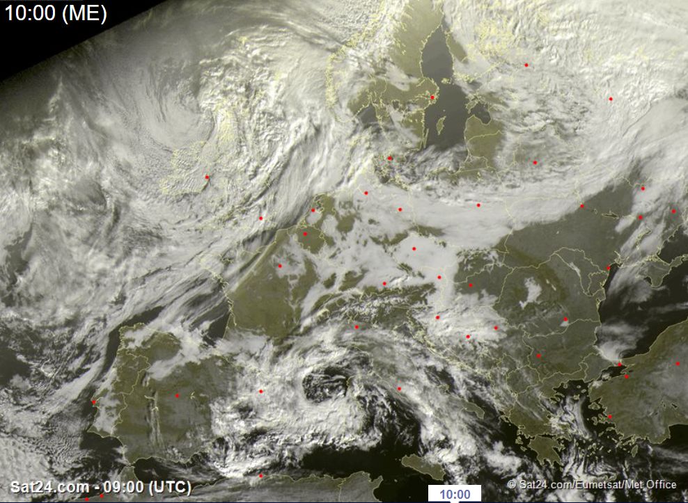Op het satellietbeeld van deze ochtend is de inversielaag ten noorden van de Alpen en in sommige dalen goed zichtbaar (sat24.com)