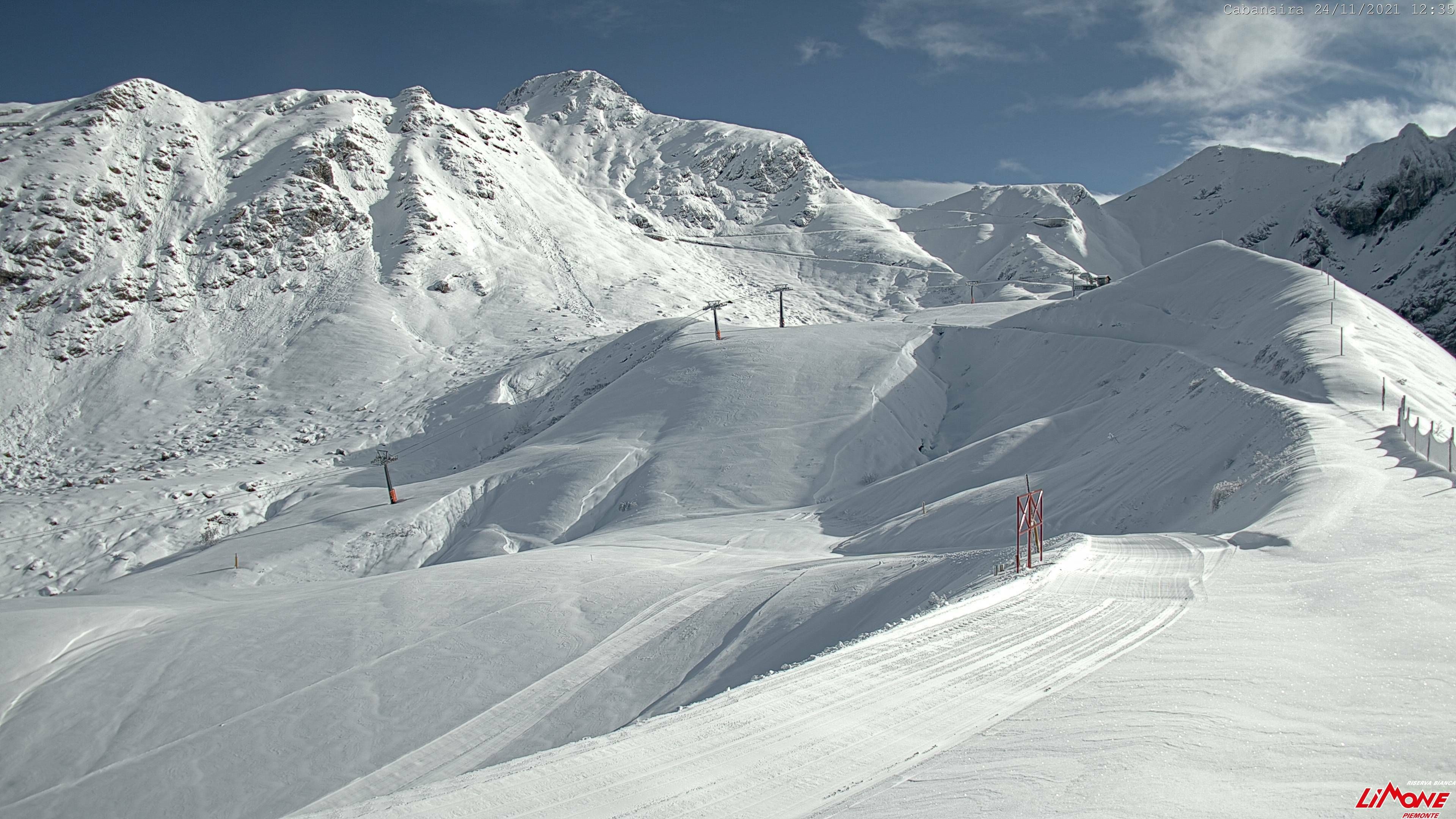 Still sunny in Limone Piemonte, but it will start snowing here in the evening (riservabianca.it)