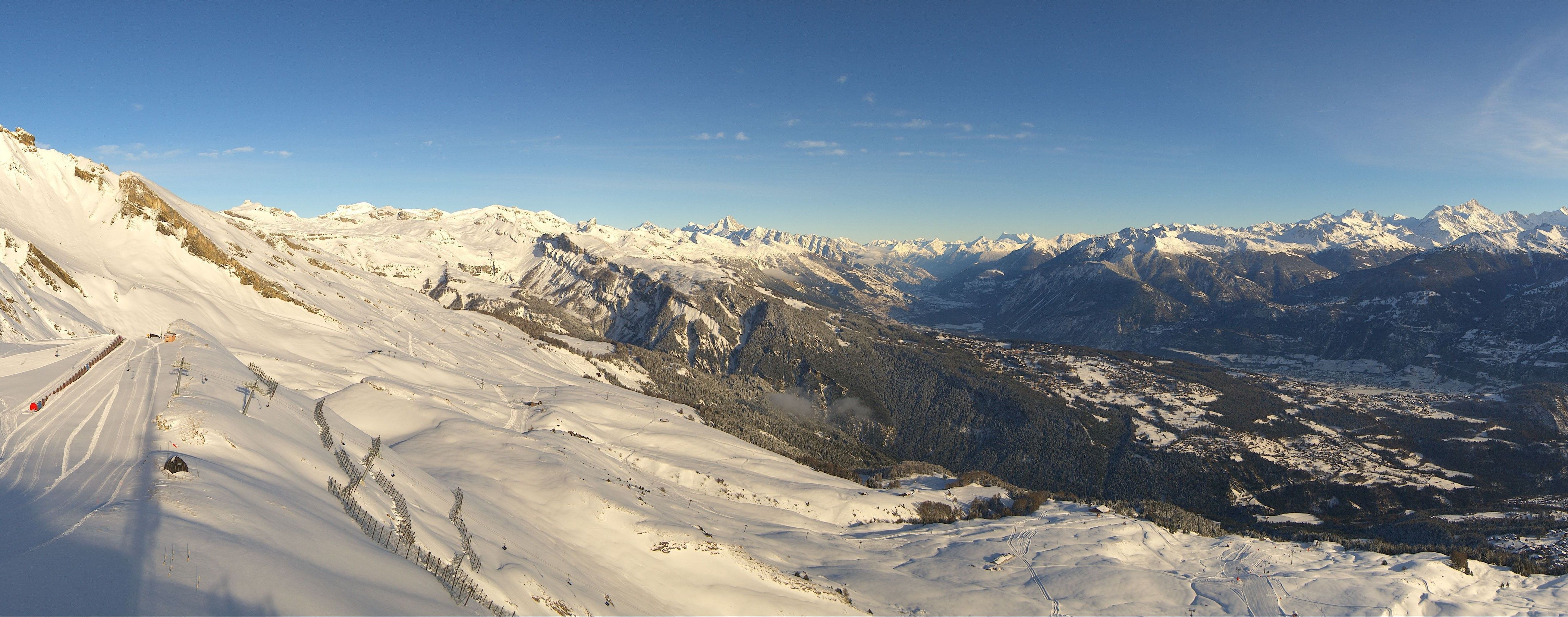 Beautiful today in Anzère (pre-opening 8-12 December) (roundshot.com)