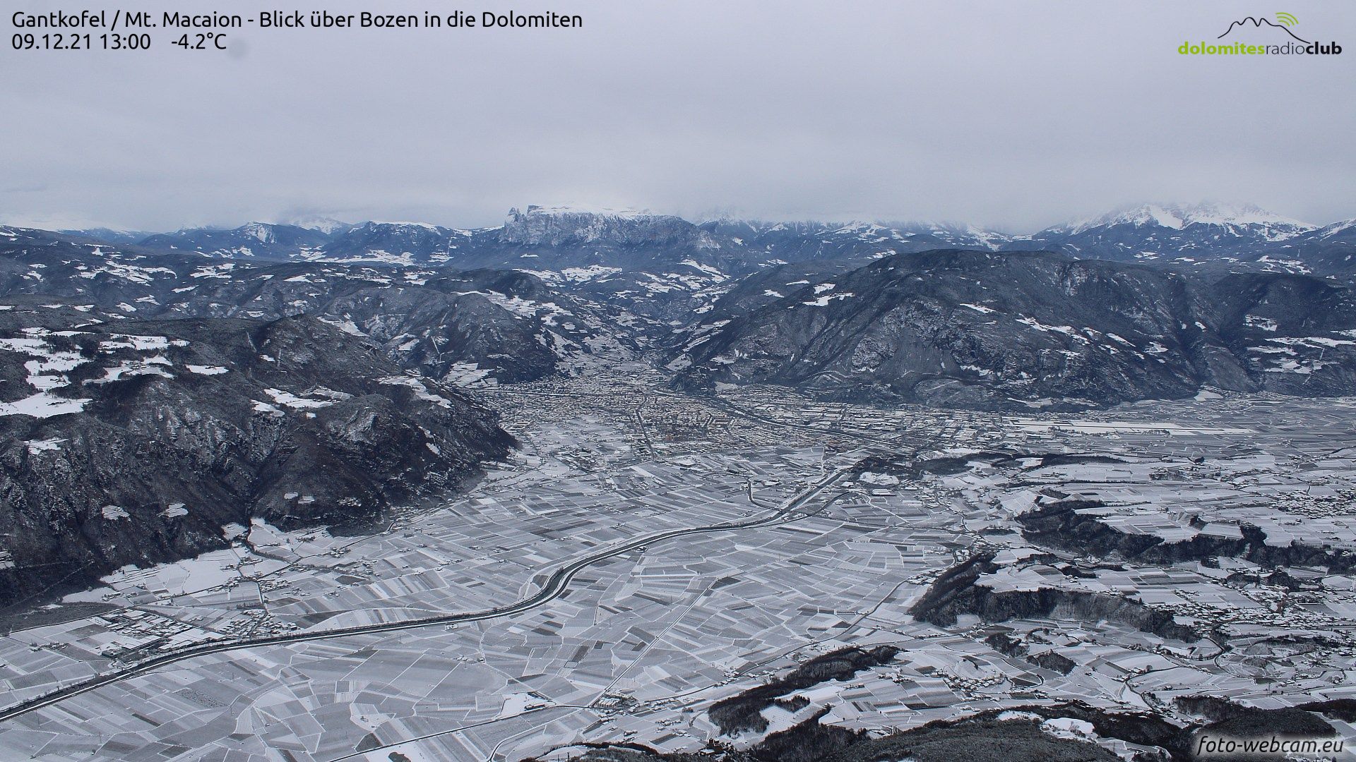 Snow all the way down to Bozen in the Southern Alps (foto-webcam.eu)