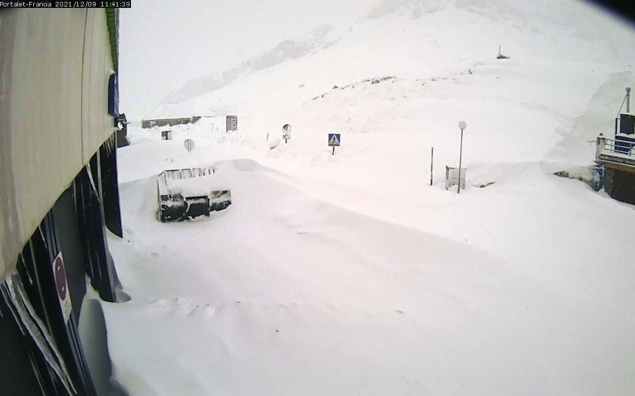 A completely snow-covered Col du Portalet (espalet.eu)