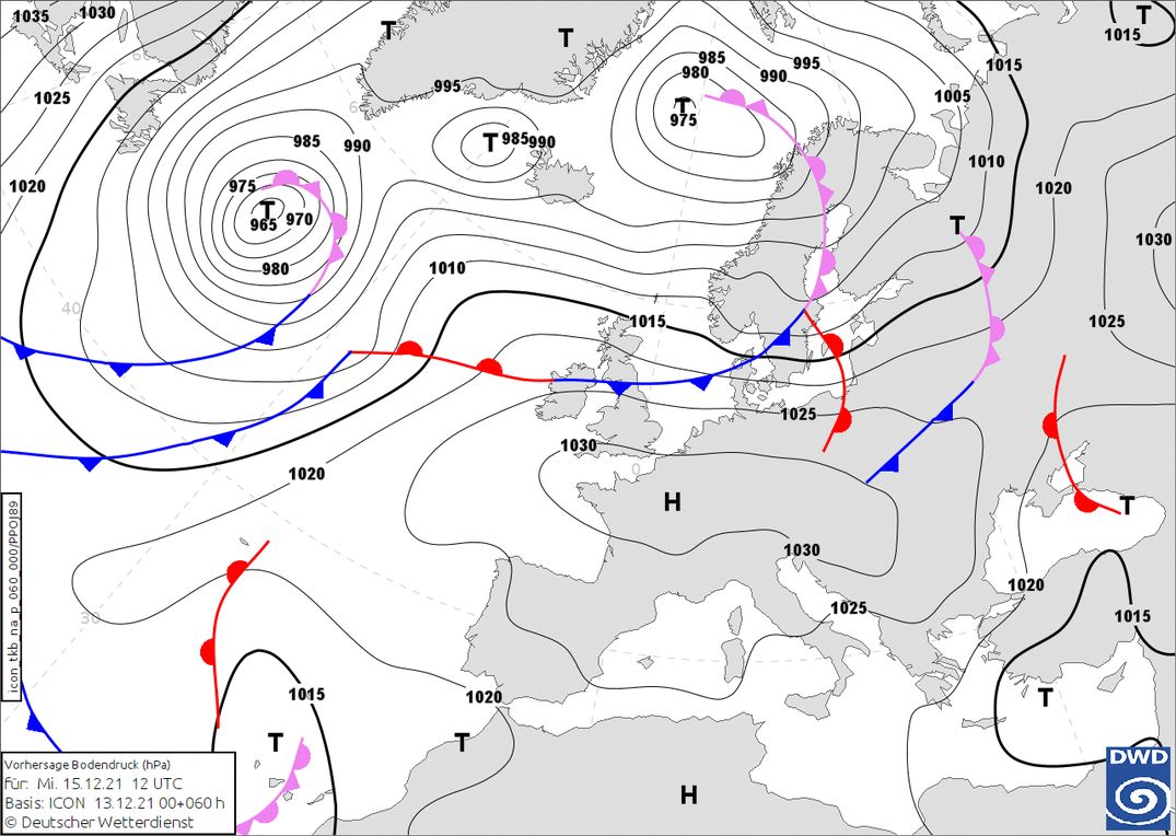 High pressure directly above the Alps (wxcharts.com)