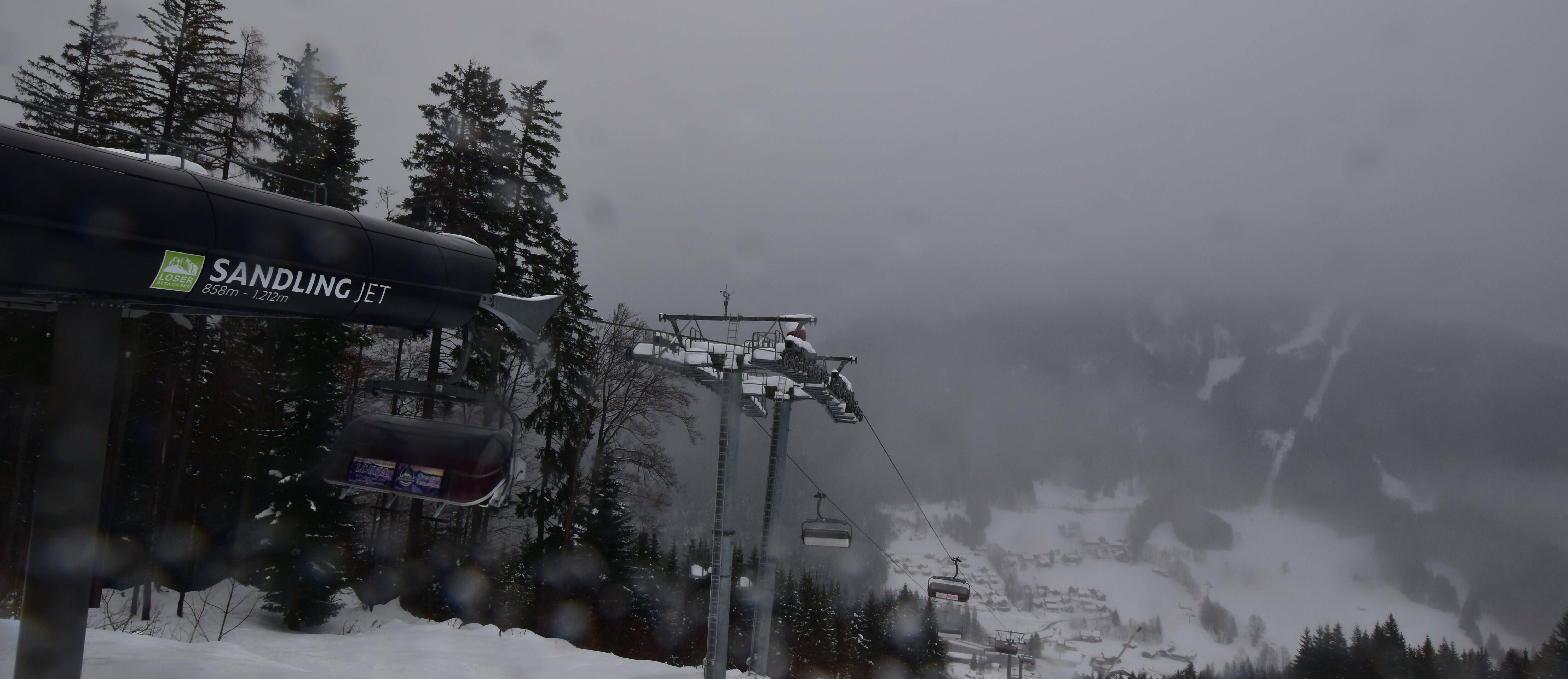 But as the warm front moved further in, the snowfall turned to rain up to about 1500 metres (panomax.com)
