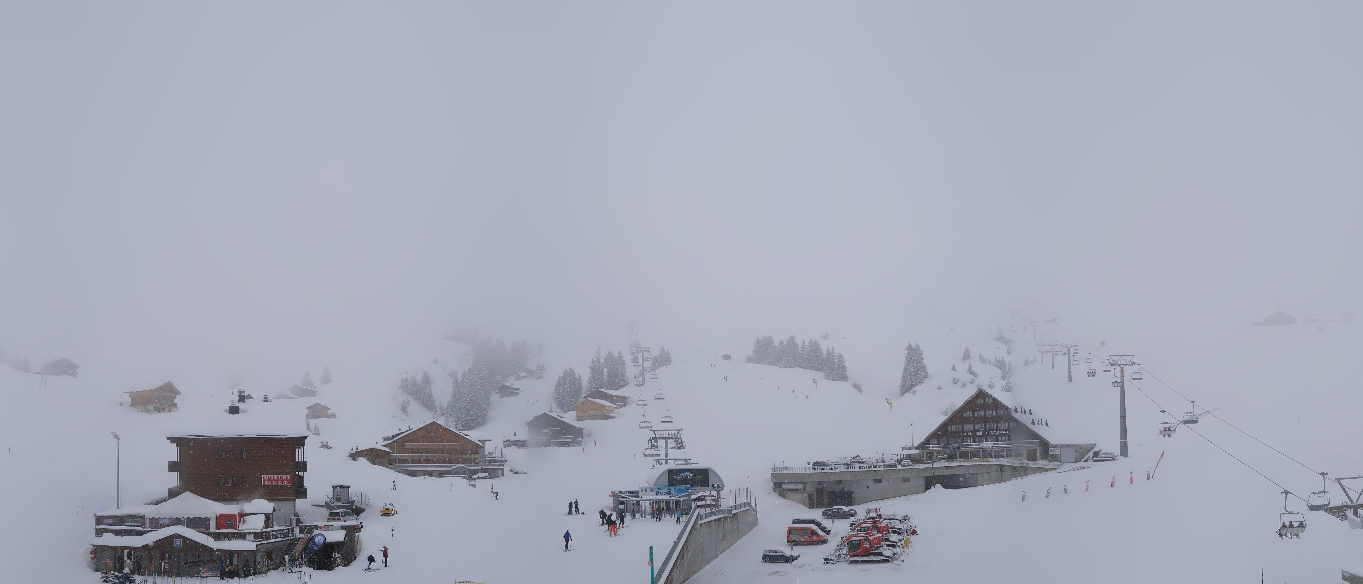 Some fresh snow in Portes du Soleil (roundshot.com)