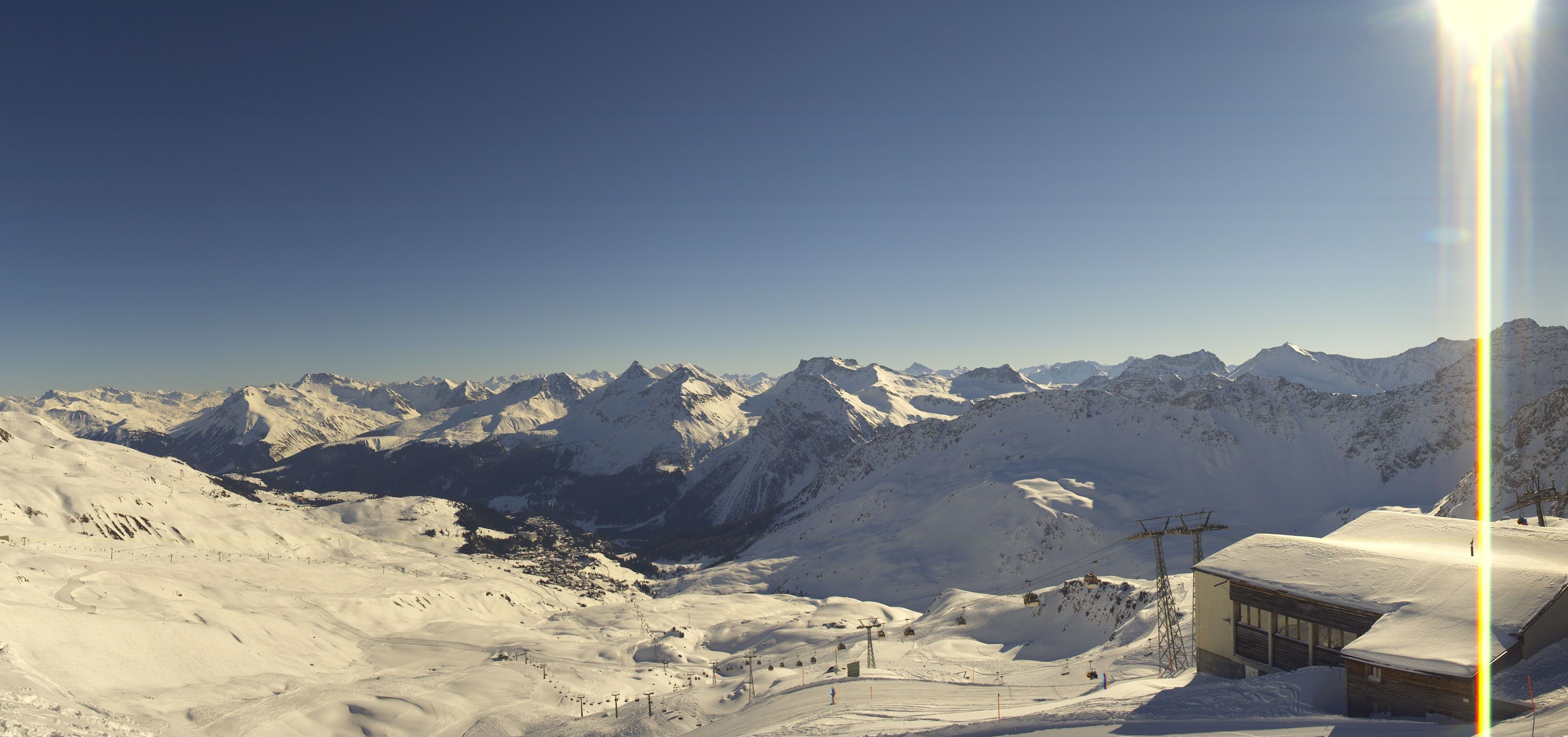 Another sunny day in Arosa (roundshot.com)