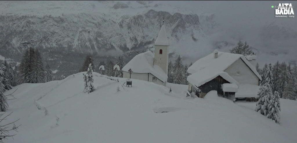 Veel sneeuw in Alta Badia na een zuidstau (feratel.com)