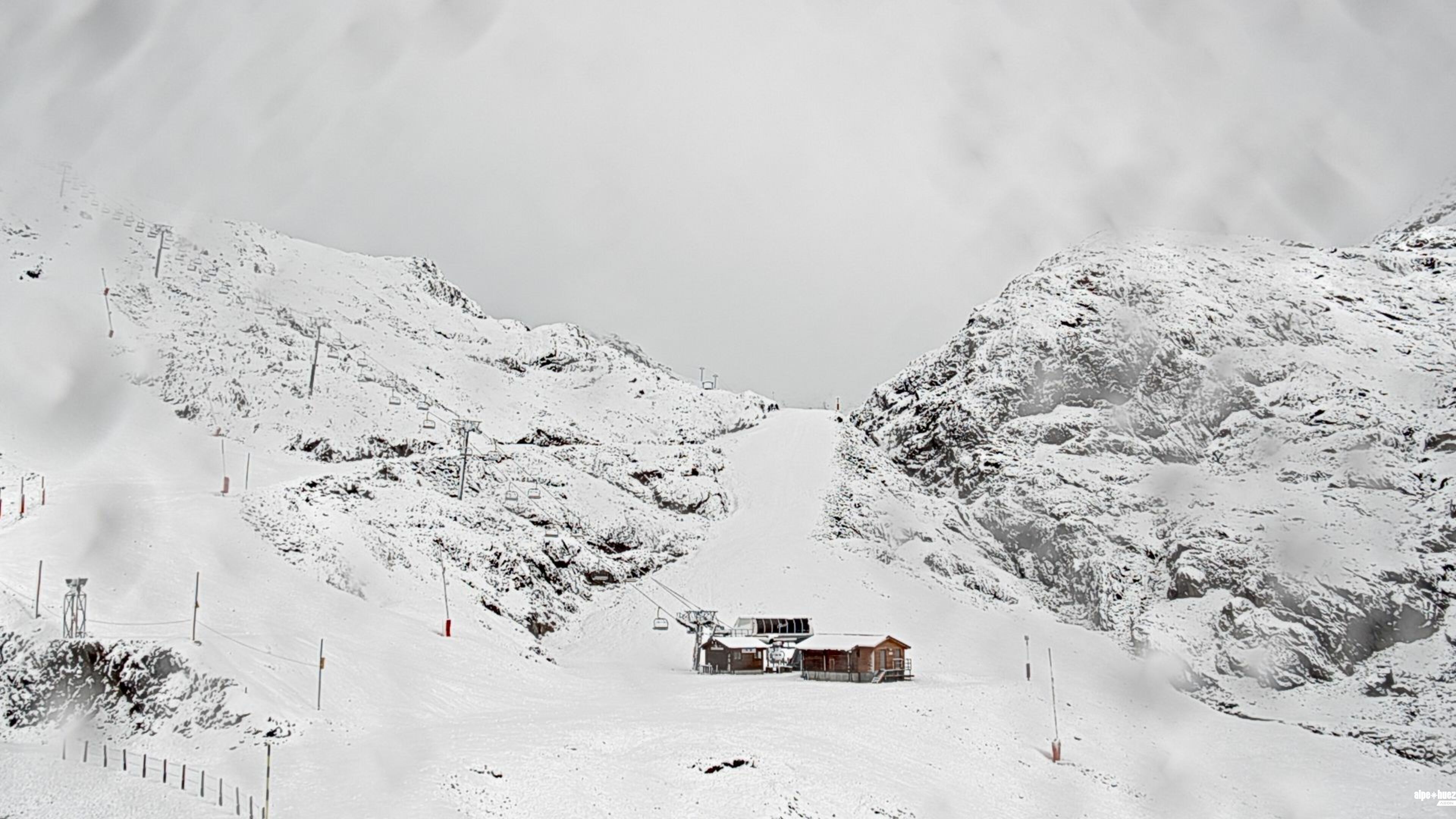 Fresh snow in Alpe d'Huez (alpedhuez.com)