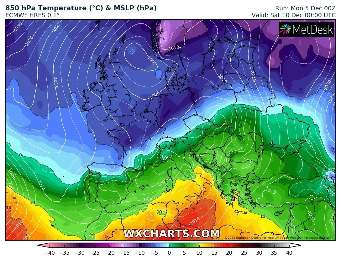 Grens van warme en koude luchtmassa's boven de Alpen (wxcharts.com)