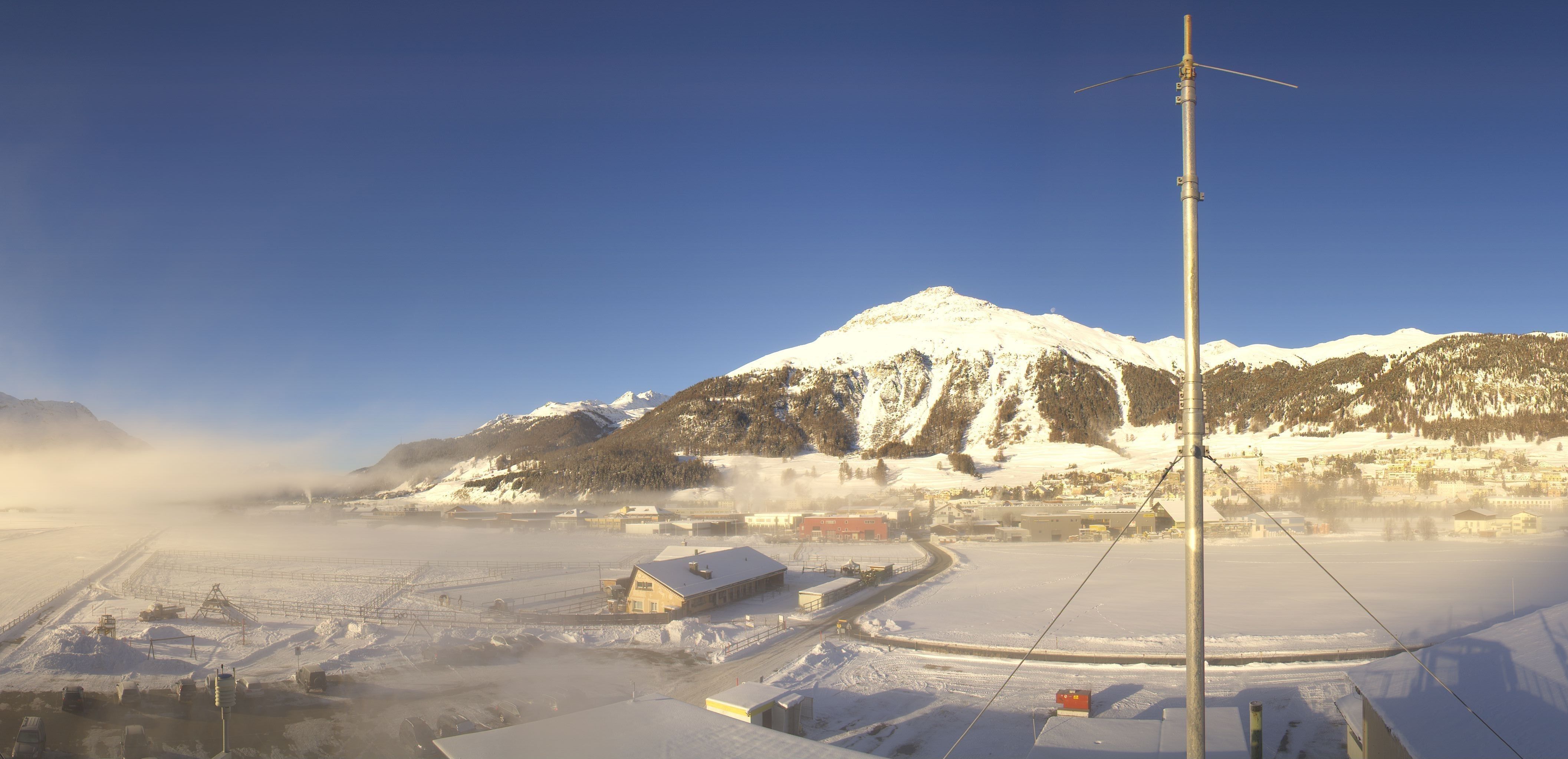 Bitterly cold in Samedan, where a minimum temperature of -26.2 degrees was recorded this morning (roundshot.com)