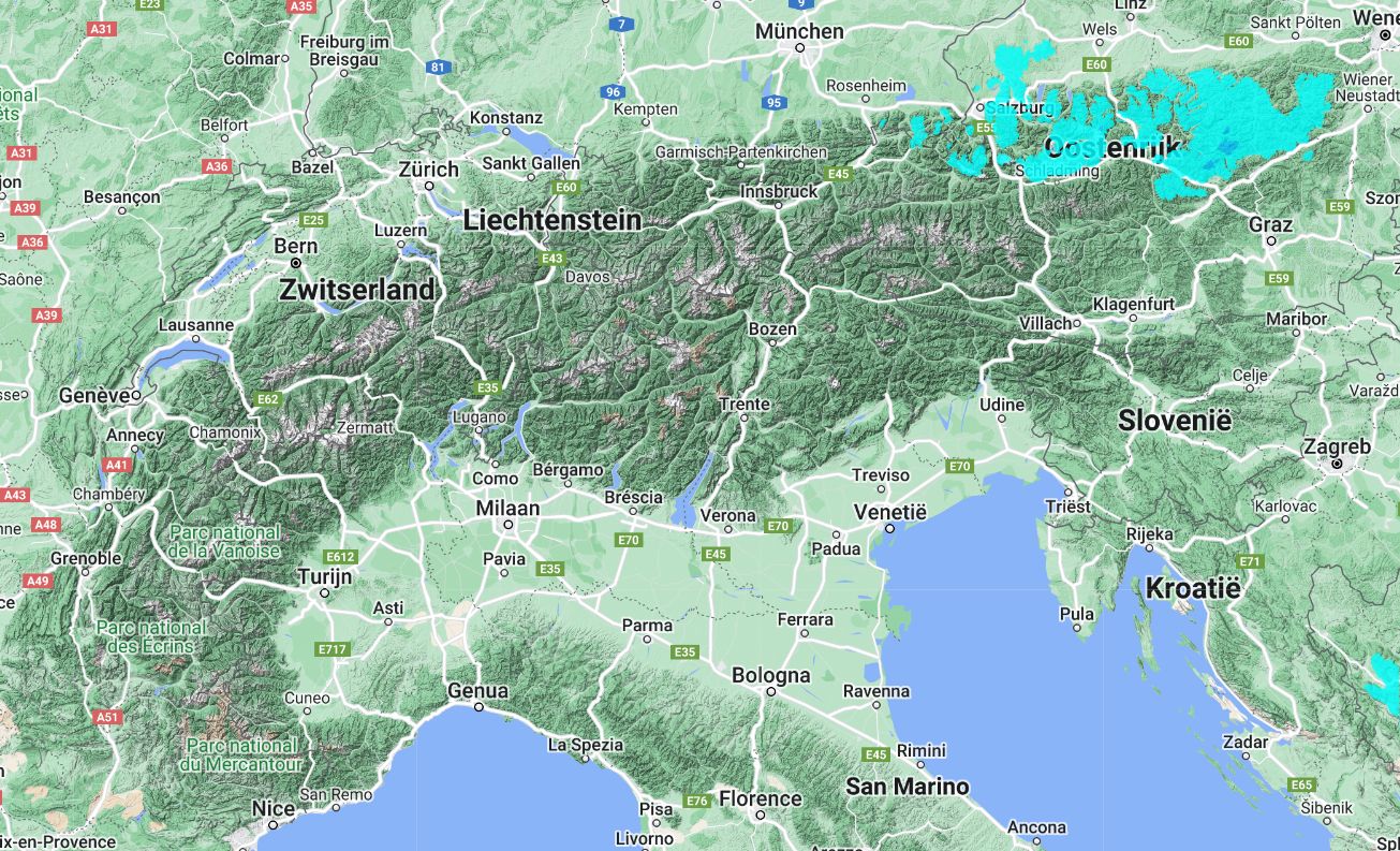Wat sneeuw voor het oosten van Oostenrijk