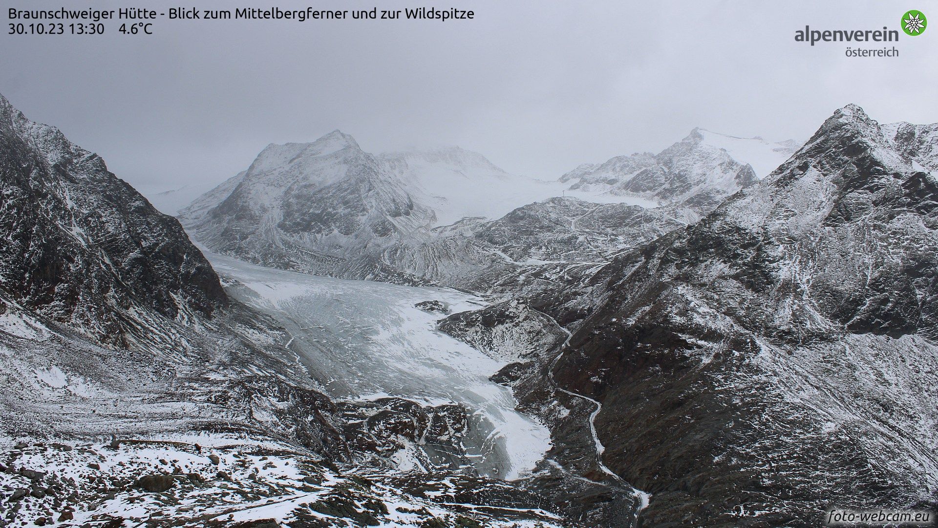 View of the still bare Mittelbergferner (Pitztal Glacier) Monday afternoon (foto-webcam.eu)